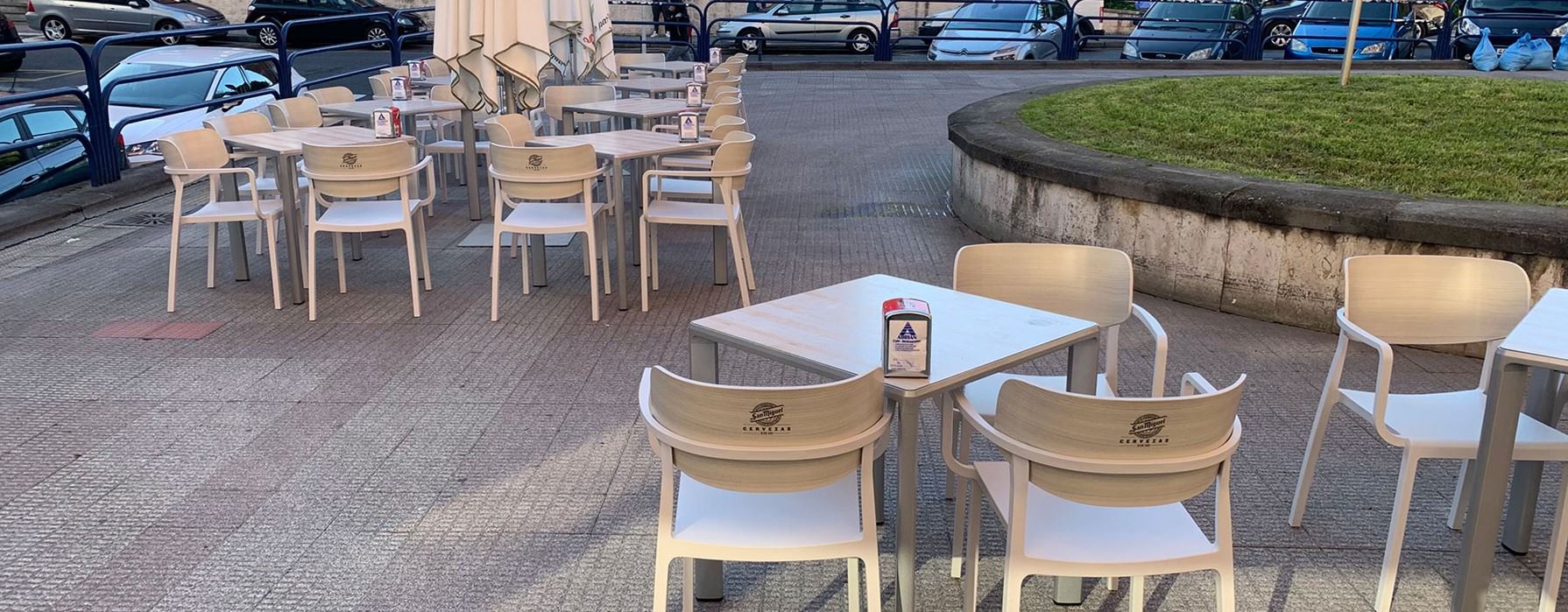 Terraza-sombrillas